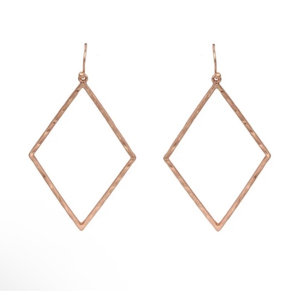 Gold tone 2” diamond shaped metal hammered dangle drop earrings NEW - Picture 2 of 2